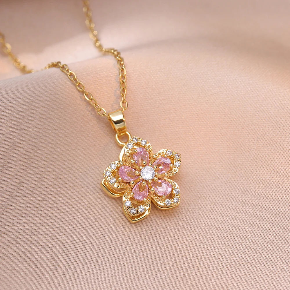 Shiny Romantic Flower Pendant Necklace.