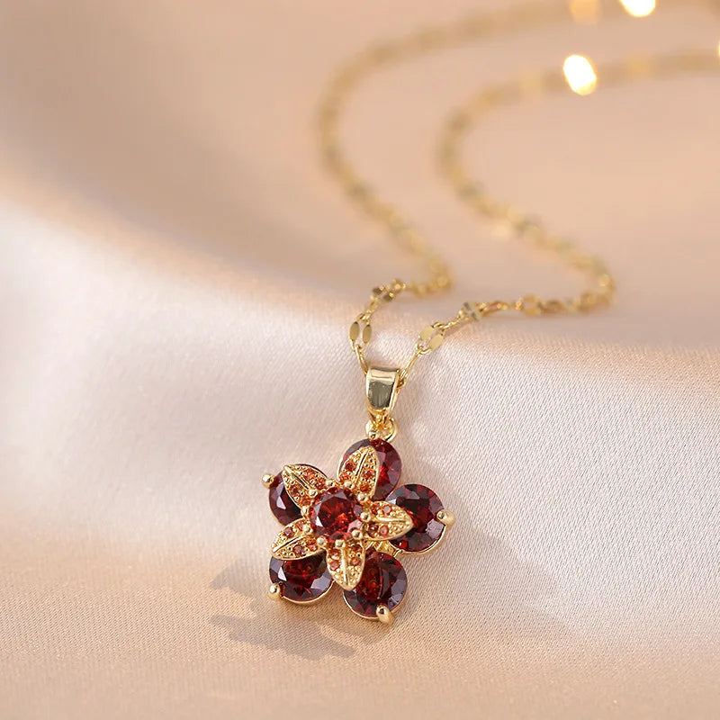 Shiny Romantic Flower Pendant Necklace.